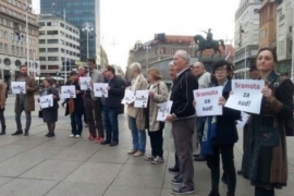 Desetak ljudi na protestu u Zagrebu protiv presude Šešelju


