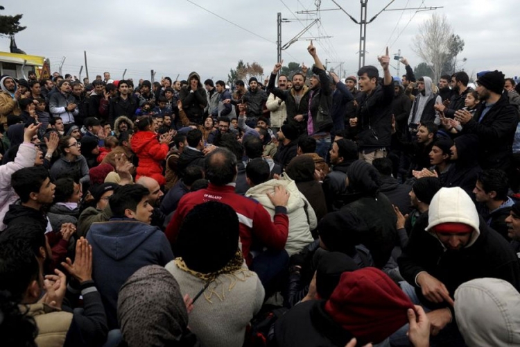 Uzbuna zbog novog talasa izbjeglica: Hrvatska bi mogla da rasporedi vojsku na granici