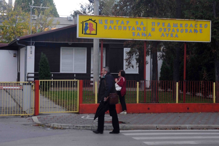 Koalicioni partneri nišane istu fotelju