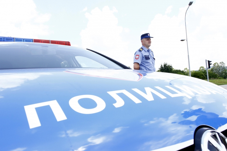 Brod: Policija traga za kradljivcima školskih dnevnika