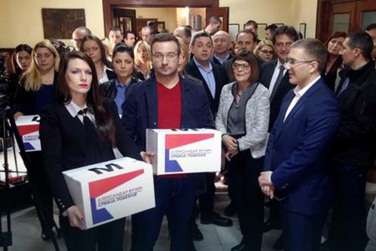 Naprednjaci prvi predali listu RIK-u