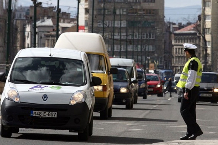 MUP KS: Vozačima uručeno 449 prekršajnih naloga