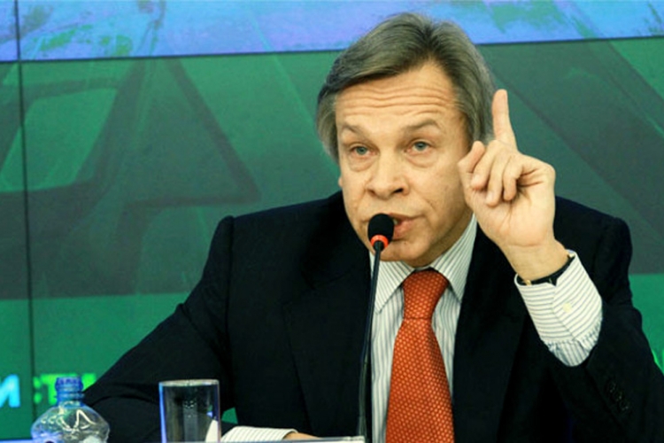 Puškov: Rušenje Merkelove preko izbjeglica je apsurd