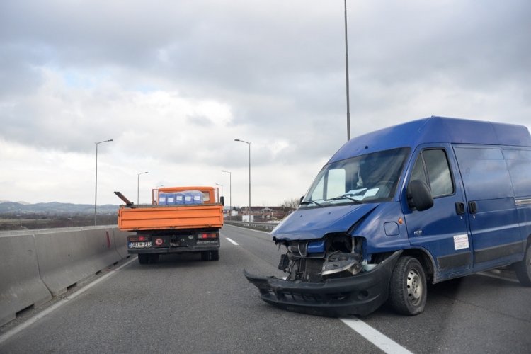 Banjaluka: Kombi udario u zaštitnu ogradu