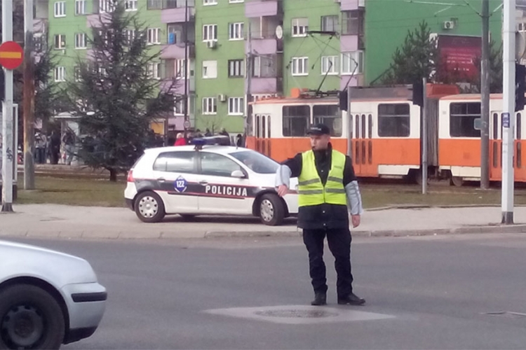 FBiH: Za 24 sata 101 saobraćajna nezgoda, 12 osoba lakše povrijeđeno