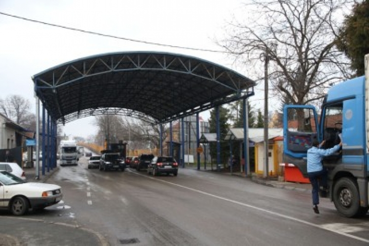 Nema naznaka da će migranti prelaztiti granicu BiH