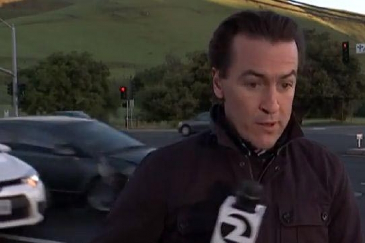 Pogledajte kako je novinar za dlaku izbjegao smrt (VIDEO)