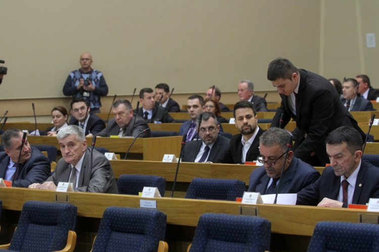 Poslanici za ukidanje "bijelog hljeba" u RS