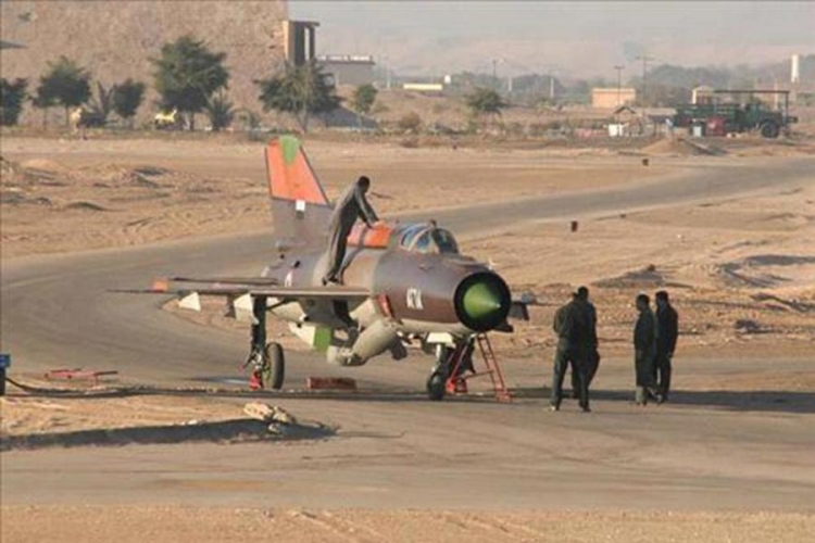 Oboren sirijski mig 21, jedan pilot preživio (VIDEO)
