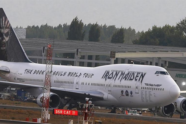 Avion benda Iron Maiden sudario se sa šleperom (VIDEO)