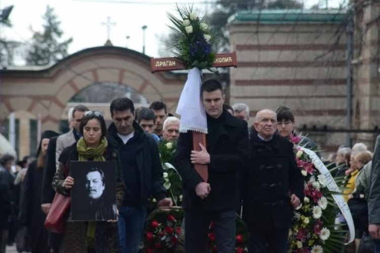 Sahranjen Dragan Nikolić (FOTO)