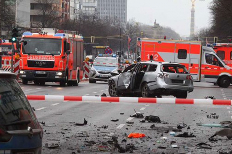 Berlin: Eksplodirao automobil, jedna žrtva(VIDEO)