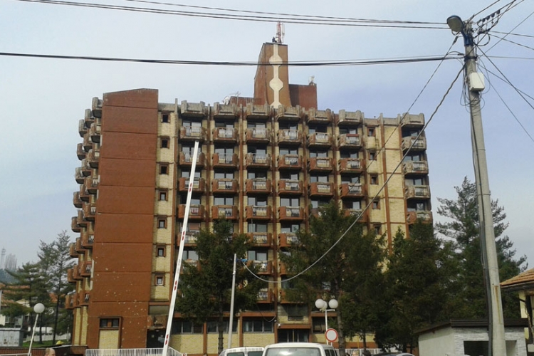 Tuzlanski Dom penzionera: Tri vjere se mole pod istim krovom (FOTO)