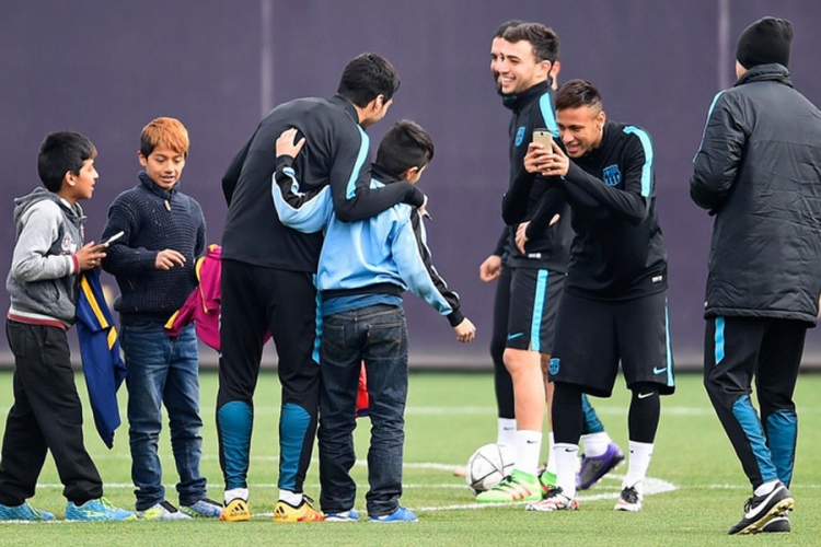 Tri dječaka prekinula trening Barselone (FOTO)