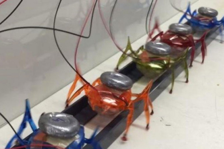 MicroTugs: Minijaturni roboti koji mogu da pokrenu automobil (VIDEO)