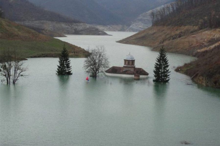 Valjevska Gračanica potpuno pod vodom (VIDEO)