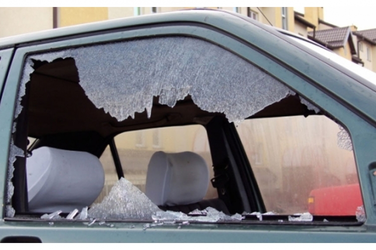 Sarajevo: Mladić razbijao automobile i uništavao saobraćajne znakove