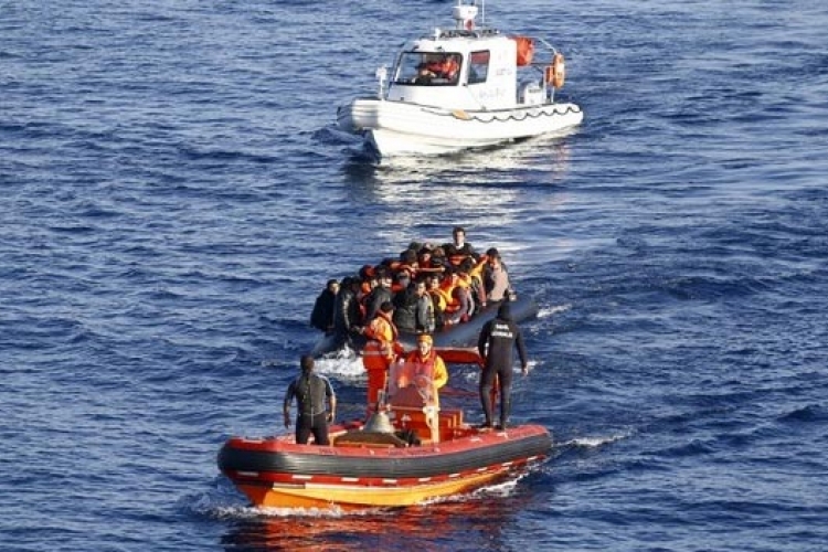 Italijanska obalska straža pronašla brod sa 2.000 migranata