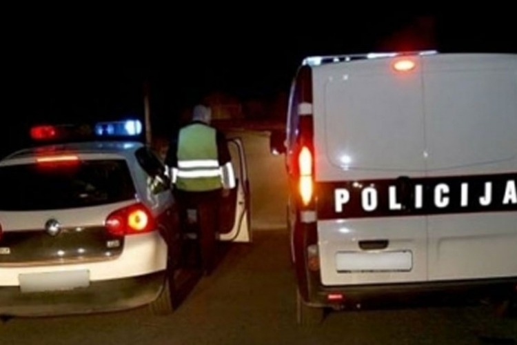 Tuzla: Dva automobila izgorjela, četiri oštećena