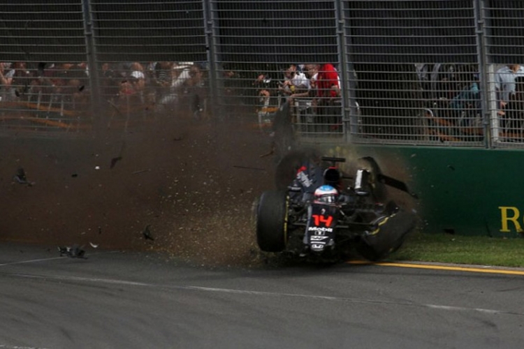 F1: Niko Rosberg slavio, Alonso se slupao