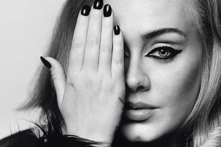 I Adele se našla na meti hakera