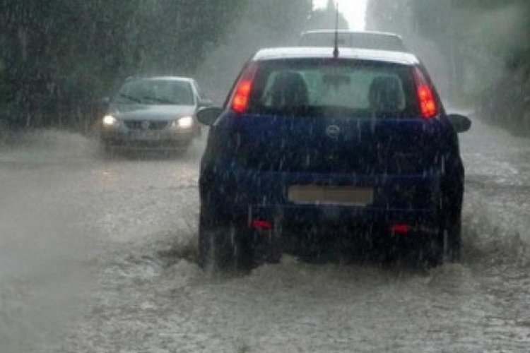 U većem dijelu BiH narandžasto upozorenje, narednih dana kiša i snijeg