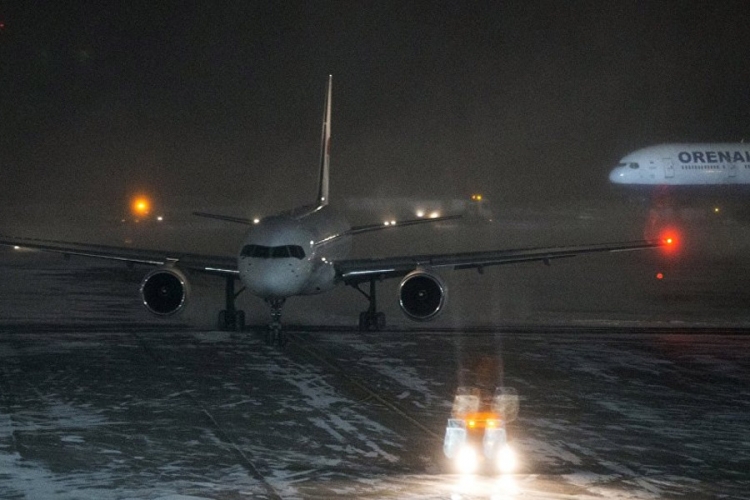 Kako je vjetar oduvao avion (VIDEO)