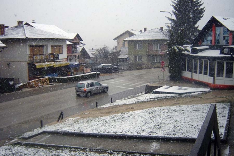 Snijeg neprestano pada u Mrkonjić Gradu