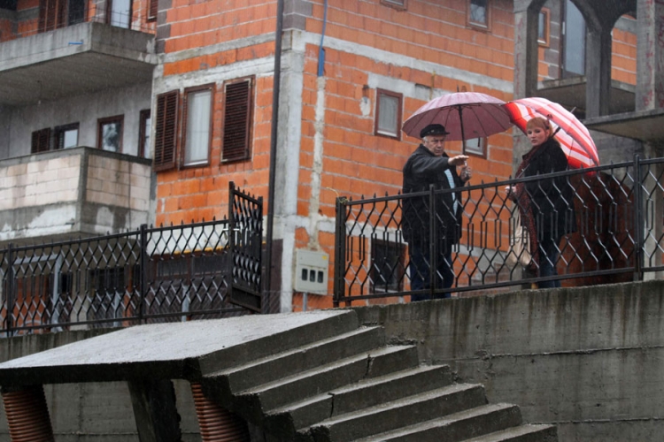 Mještani čije su kuće na klizištima strahuju od kiše