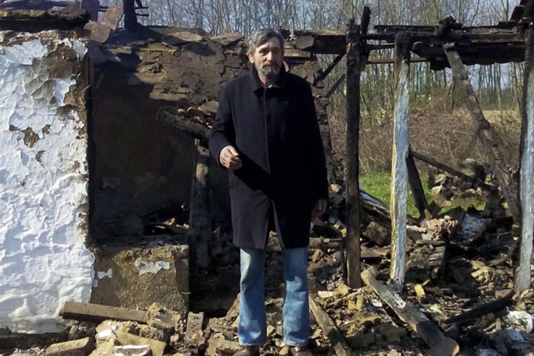 Bratunac zbog praznog frižidera zapalio svoju kuću
