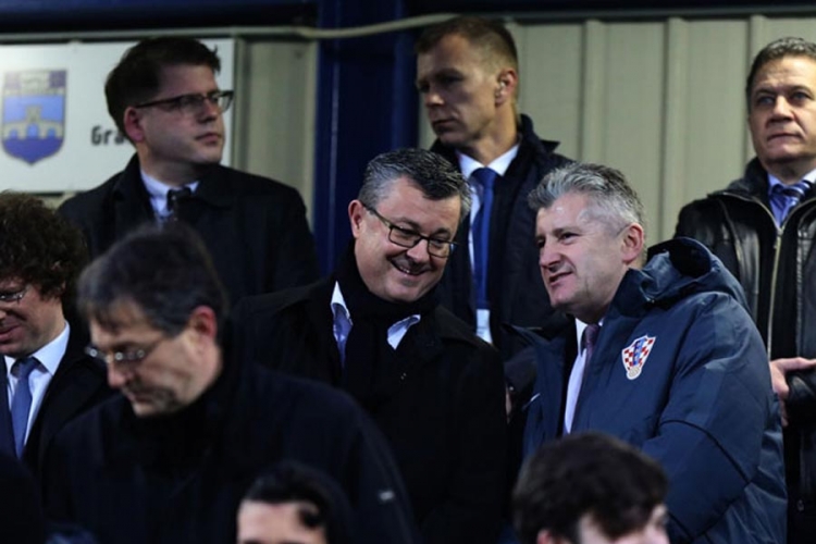 Na stadionu u Osijeku odjekivalo "Za dom spremni"