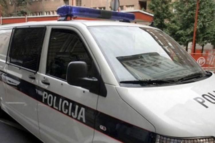 Pretres u Velikoj Kladuši: Pronađeni eksploziv i municija