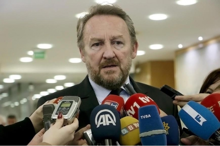 Izetbegović: Vučić da ne brine za BiH, ali neka utiče na Banjaluku