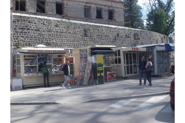 Trebinje: Komunalci nisu uspjeli ukloniti kioske