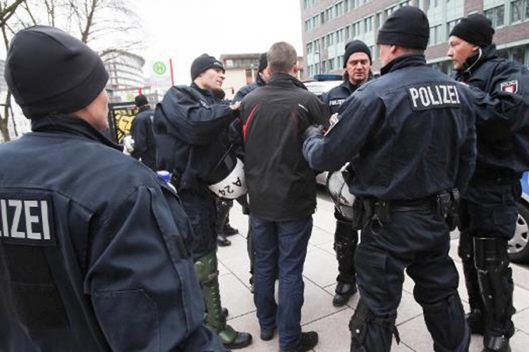 Hamburg: Srbi i Crnogorci se tukli sjekirama, pa gazili jedni druge