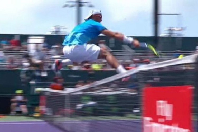 Viktor Troicki odigrao najatraktivniji poen godine (VIDEO)
