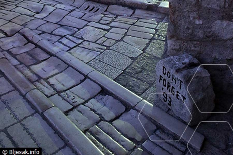 Nakon crtanja šahovnice, nestao kamen sa Starog mosta