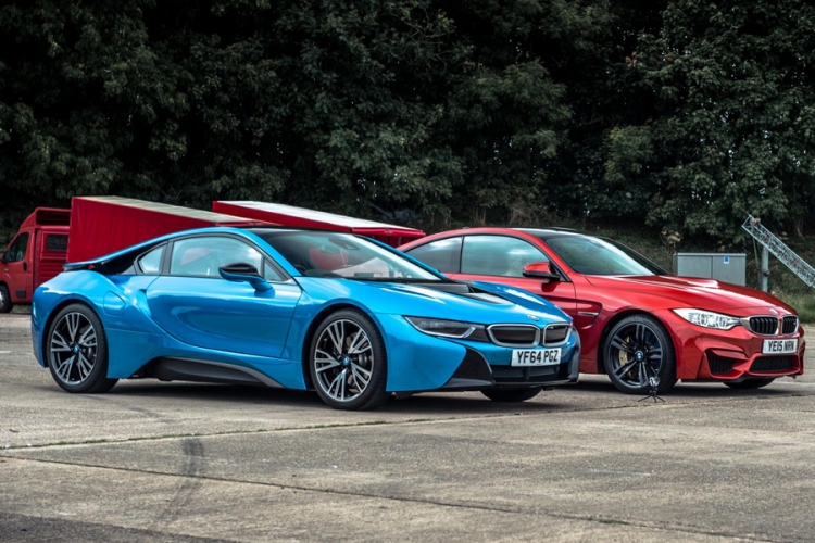 Trka ubrzanja: BMW M4 vs BMW i8 (VIDEO)