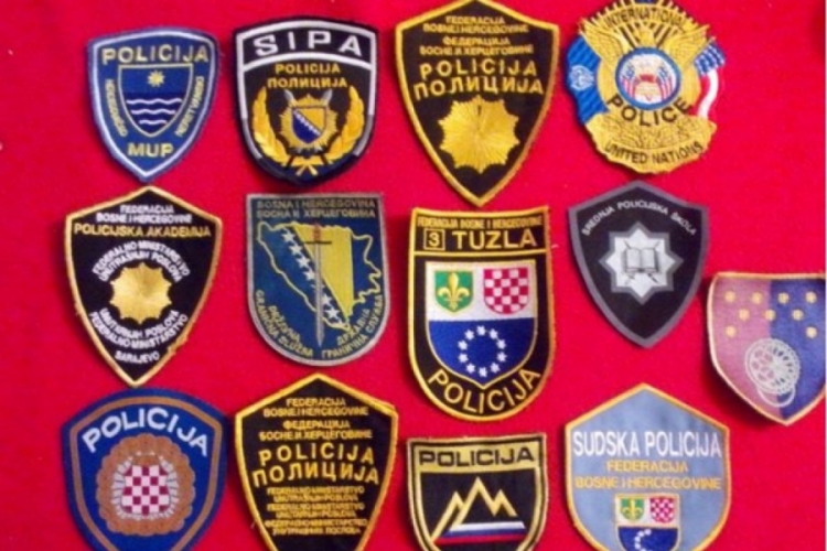 U BiH preko oglasa prodaju policijske uniforme i opremu
