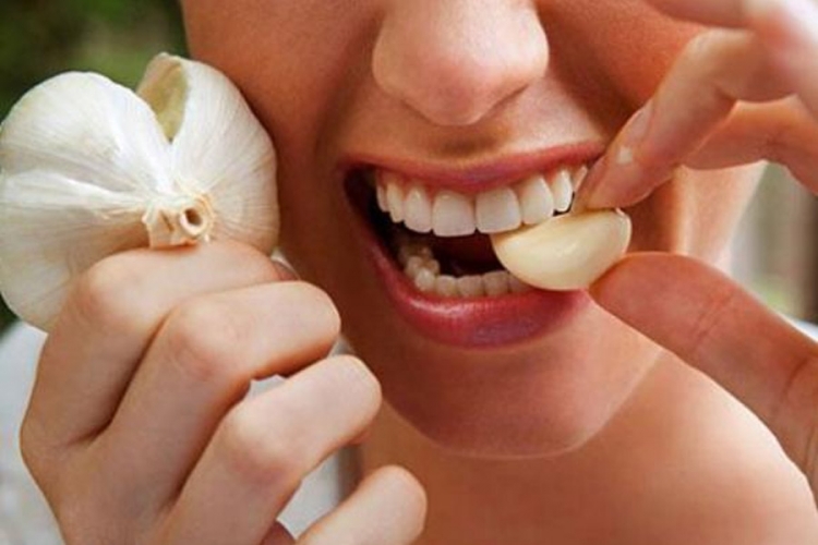 5 snažnih prirodnih antibiotika koje imate u kući