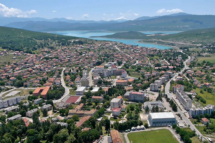 Prijetnja u Bileći: Plata radnicama ili zgrada opštine "leti u vazduh"