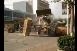 Kina: Radnici dvije firme se potukli buldožerima (VIDEO)