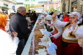 Ispekli baklavu za Ginisa tešku 310 kg i dugu skoro 20 metara (FOTO)