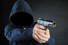 Maskirano lice pucalo u pravcu benzinske pumpe