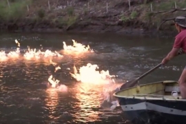 Gorjela rijeka u Australiji (VIDEO)