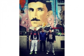 "Thc la fa­mi­li­ja" ispred grafita Nikole Tesle