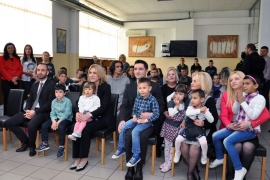 Premijer RS Željka Cvijanović uručila donaciju Domu "Rada ...