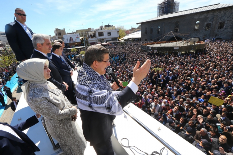 Davutoglu: Kurdi su naša braća