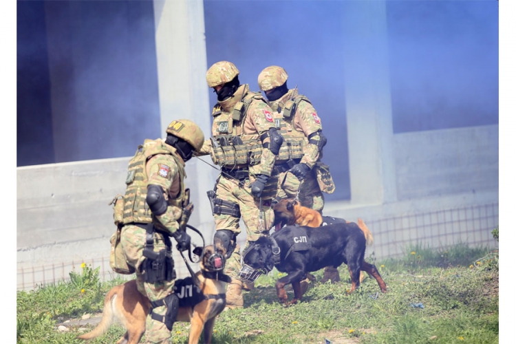 "Ataci na Policiju RS sa bh. nivoa"