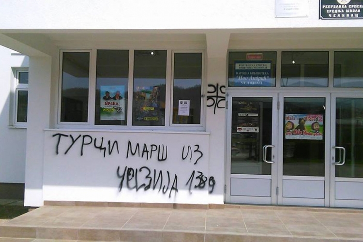 Čelinac: Uvredljivi grafiti na školi